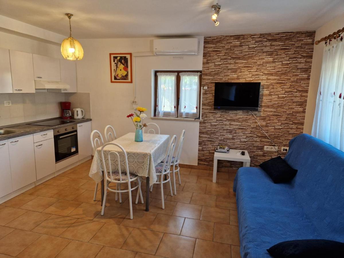 Apartman Aja Kastelir Exterior photo