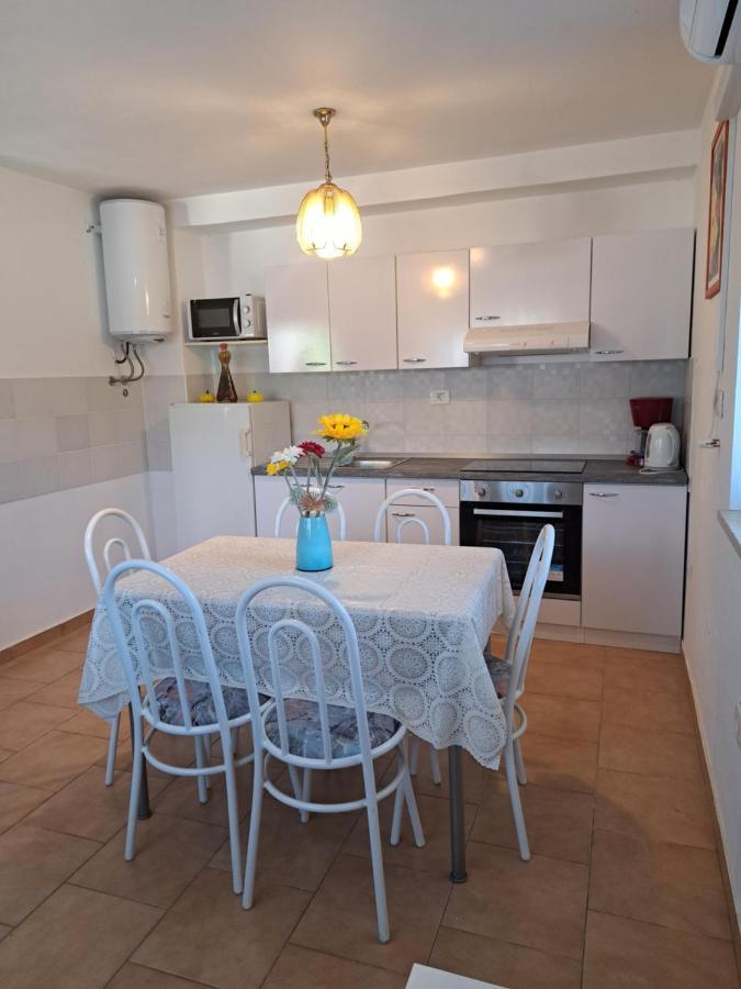 Apartman Aja Kastelir Exterior photo